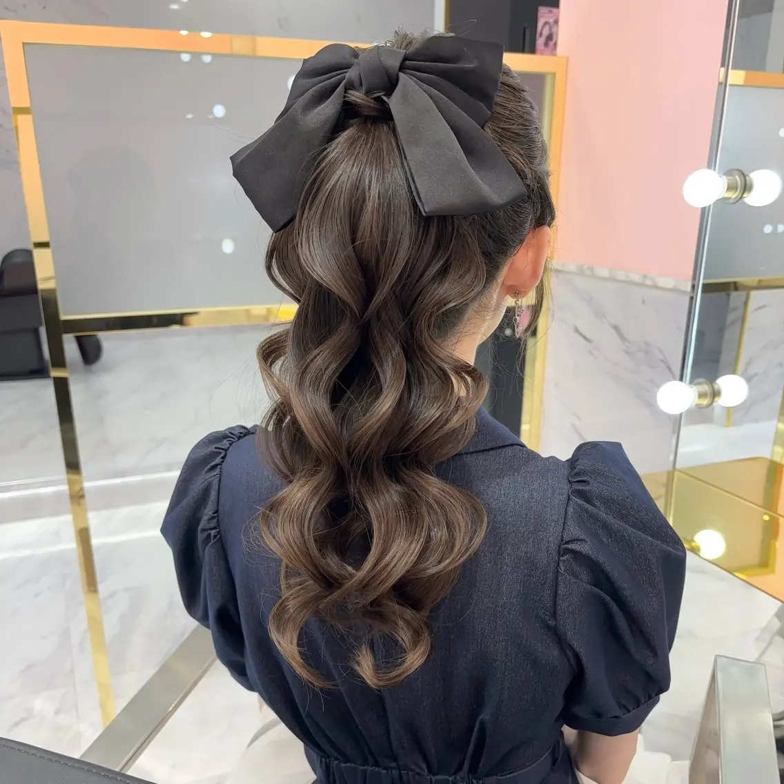 ヘアアレンジ ポニーテール LOUIS しおりのヘアスタイル