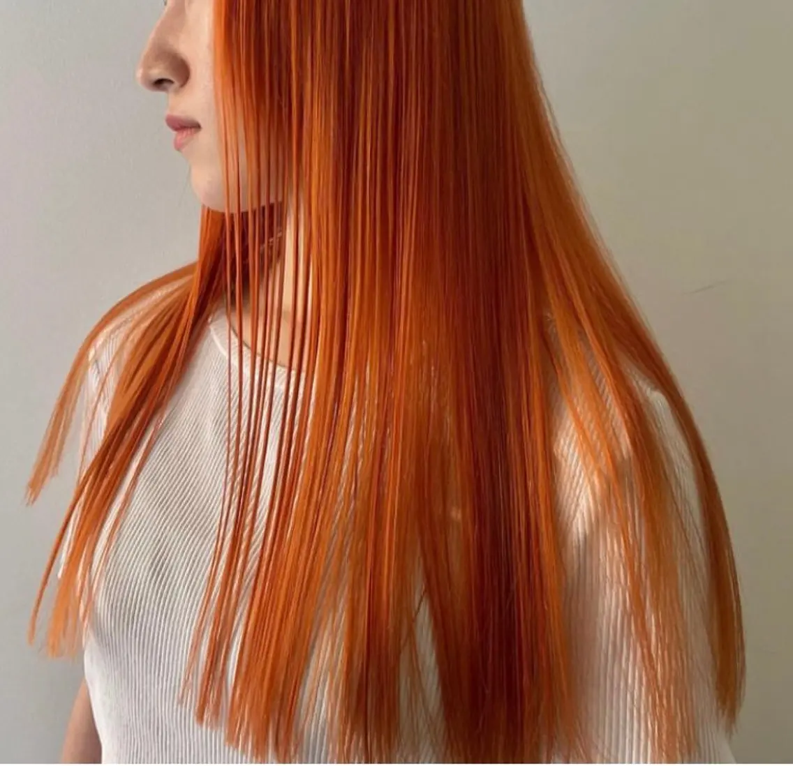 ロング カラー オレンジ サキ🤍ハイトーン 🪩レイヤーカットのヘアスタイル
