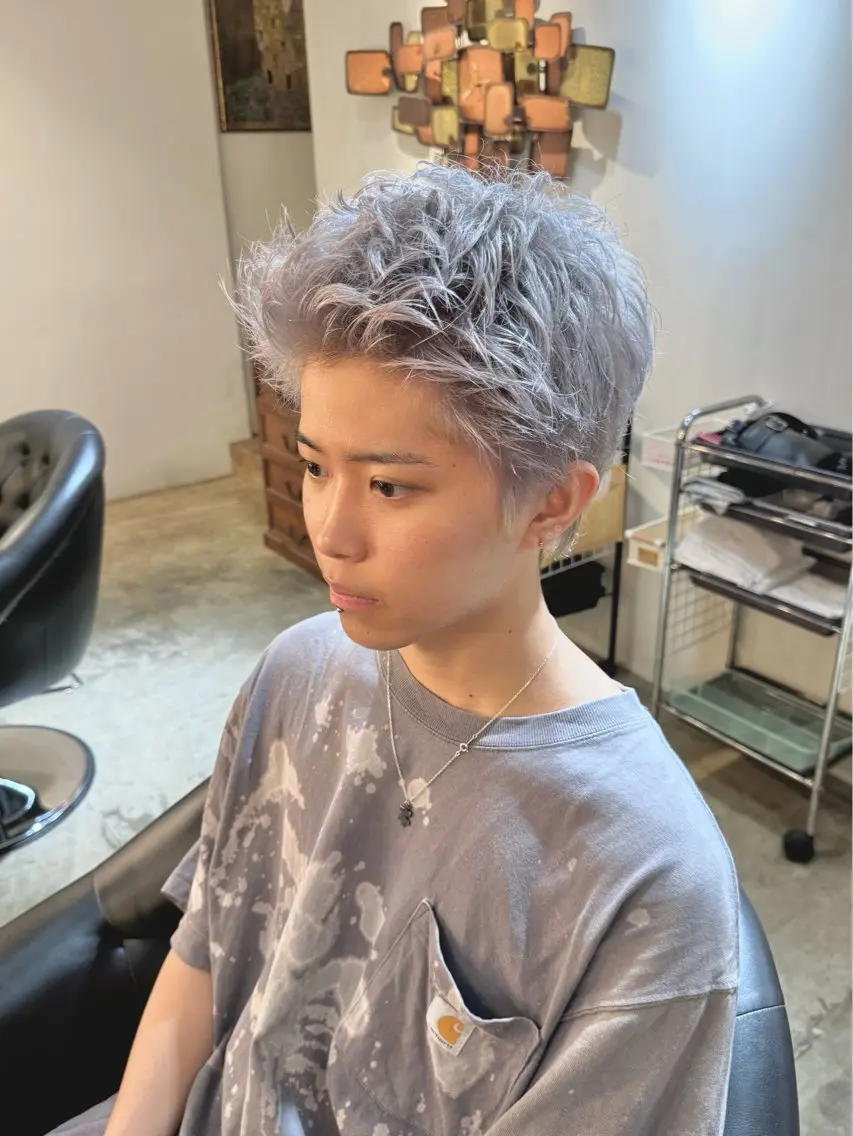 カラー メンズ メンズブリーチ メンズハイトーン ブリーチ 透明感カラー デザインカラー ヘアカラー BEHIND THE CURTAIN りこのヘアスタイル