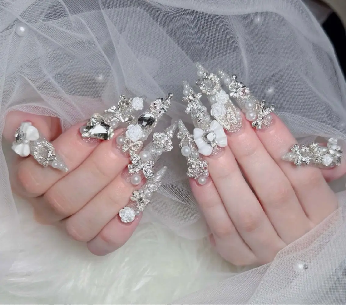 ネイル アートネイル ボルドー フレンチネイル ジェルネイル 氷ネイル・うるうるネイル ハンドネイル Julie Nail Rinのネイルデザイン
