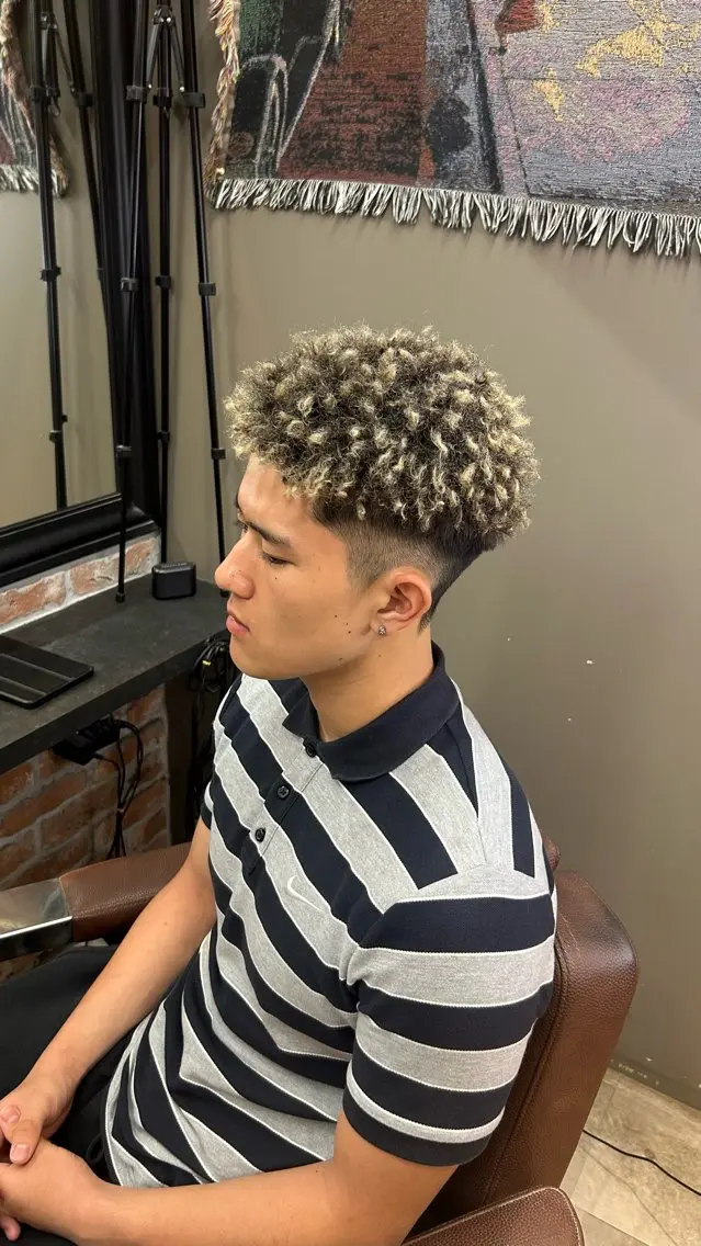ショート パーマ メンズ メンズブリーチ カット パーマ 💈針金パーマ/ ソフトアフロ💈望愛のヘアスタイル