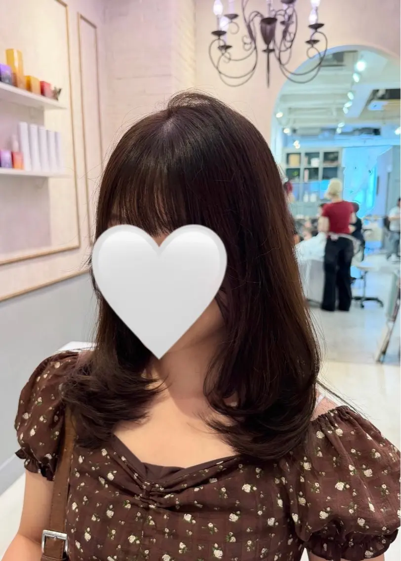 ミディアム カラー オリーブカラー レイヤーカット シイナ 🍎のヘアスタイル