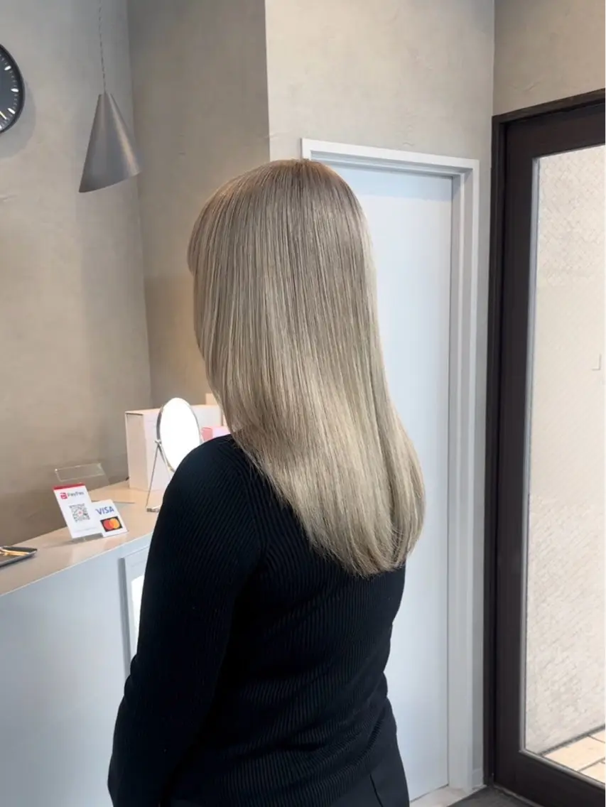 セミロング カラー ブリーチ ケアブリーチ ダブルカラー イヤリングカラー ハイトーンカラー ヘアカラー トリートメント GISEL 小倉のヘアスタイル