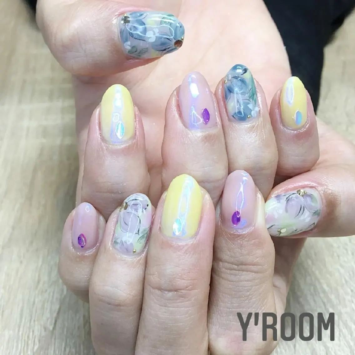 ネイル アートネイル オーロラネイル フラッシュネイル ジェルネイル マグネットネイル ハンドネイル YUKA （ネイリスト）のネイルデザイン