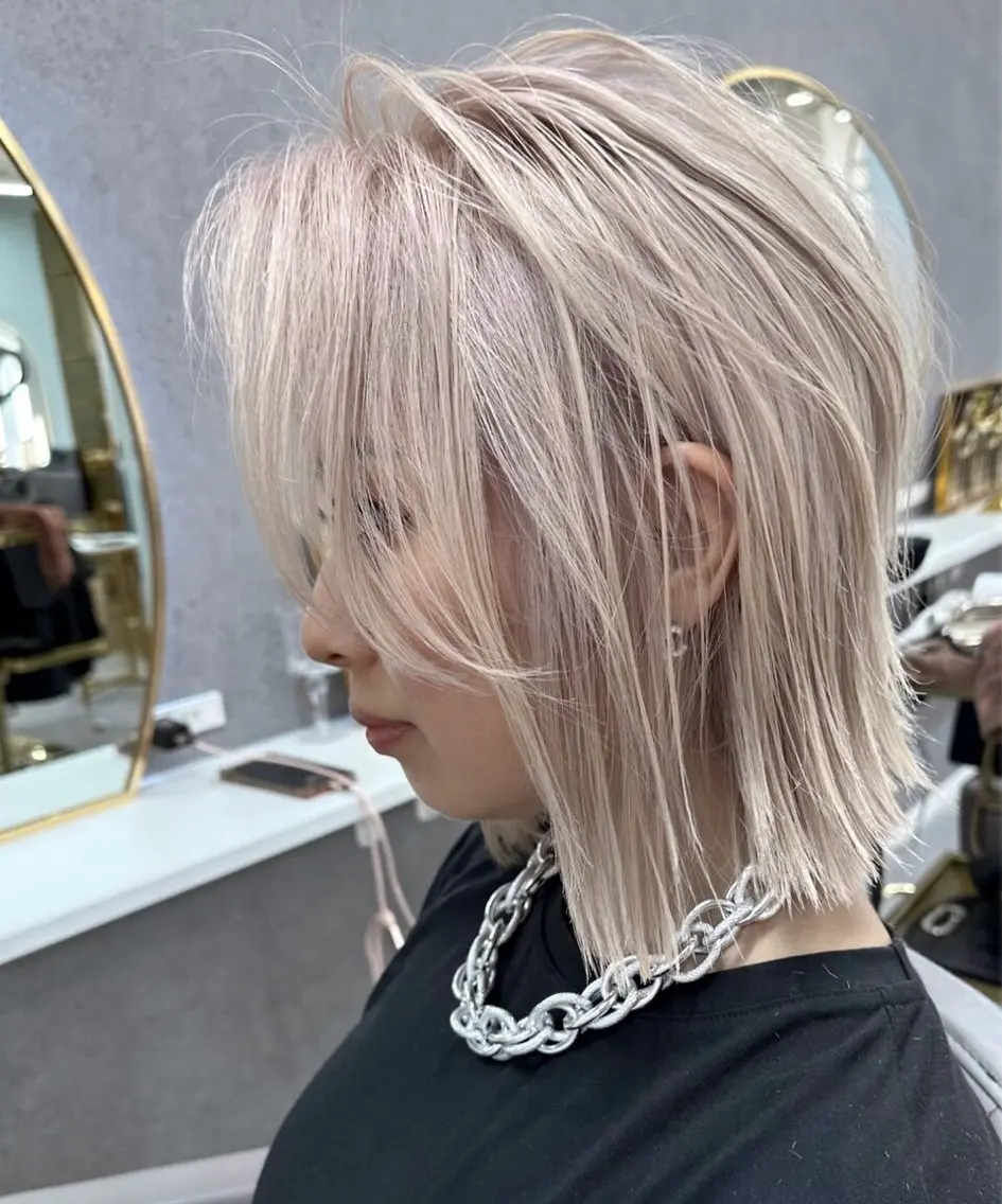 セミロング カット ヘアカラー 韓国風 白髪ぼかし NAOTOのヘアスタイル