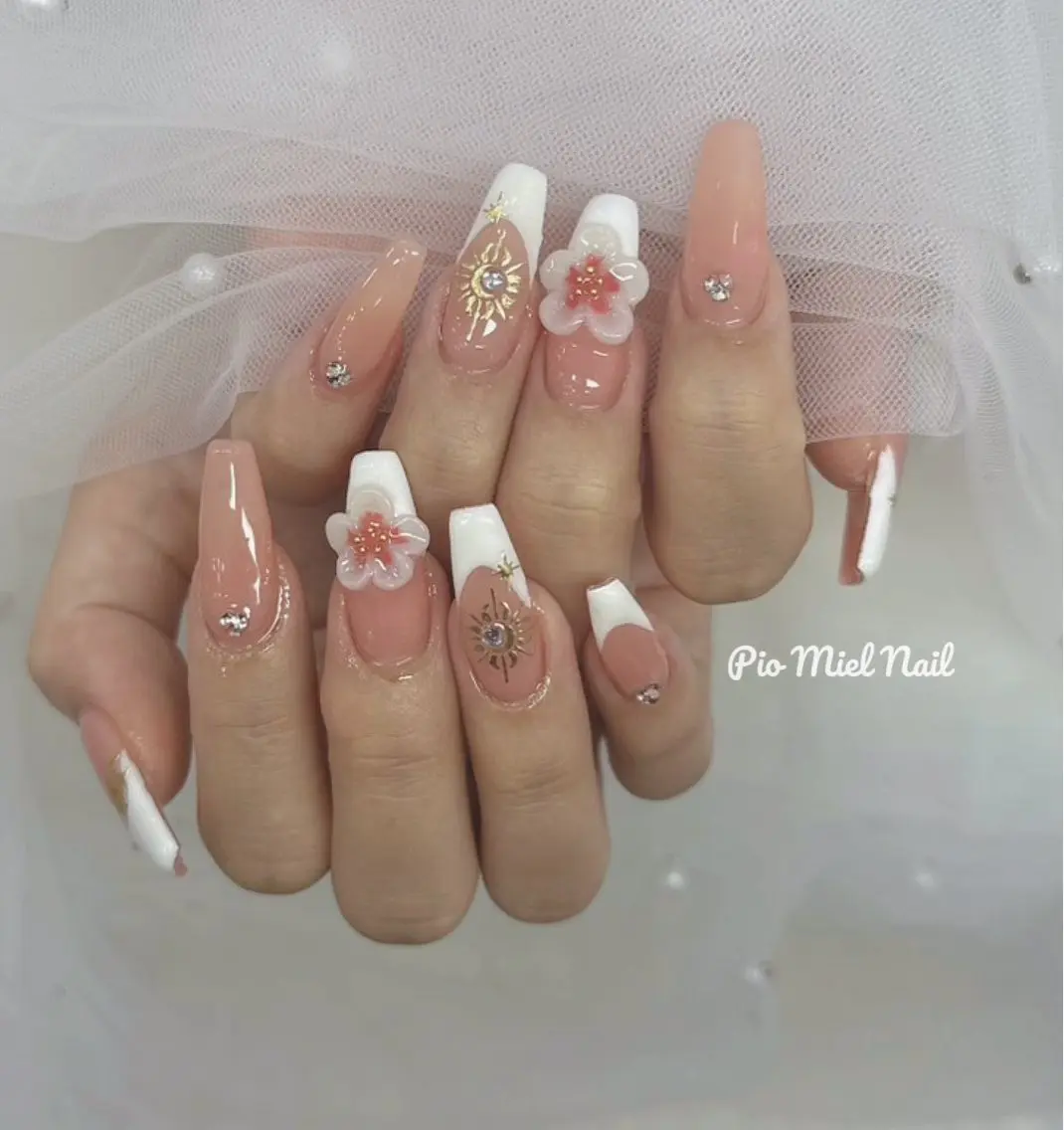ミディアム Pio Mielのネイルデザイン