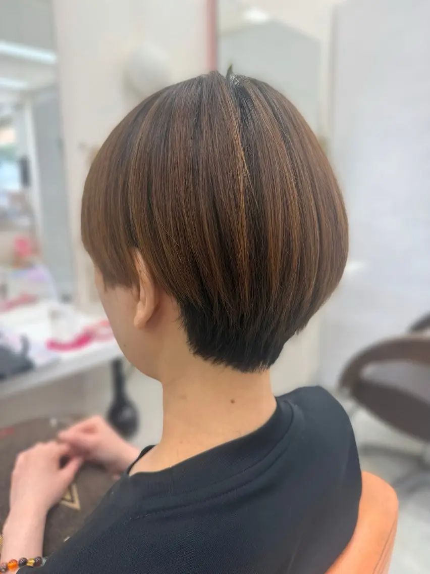 ショート ショートヘア カット 縮毛矯正 アダニヤ ナツキのヘアスタイル