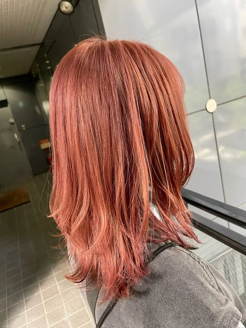 ミディアム カラー 藤井 麗桜のヘアスタイル