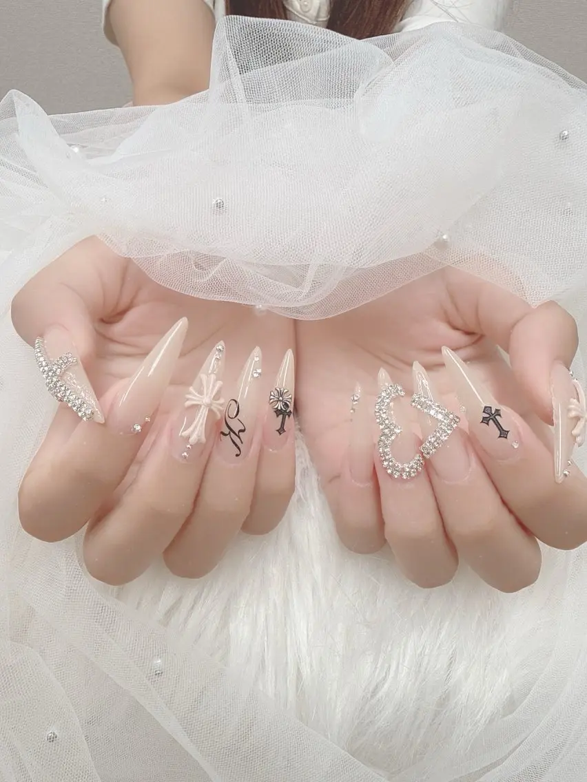 ネイル オーロラネイル クリアネイル フレンチネイル ジェルネイル ガーリー ハンドネイル Sakura Nail Salonのネイルデザイン