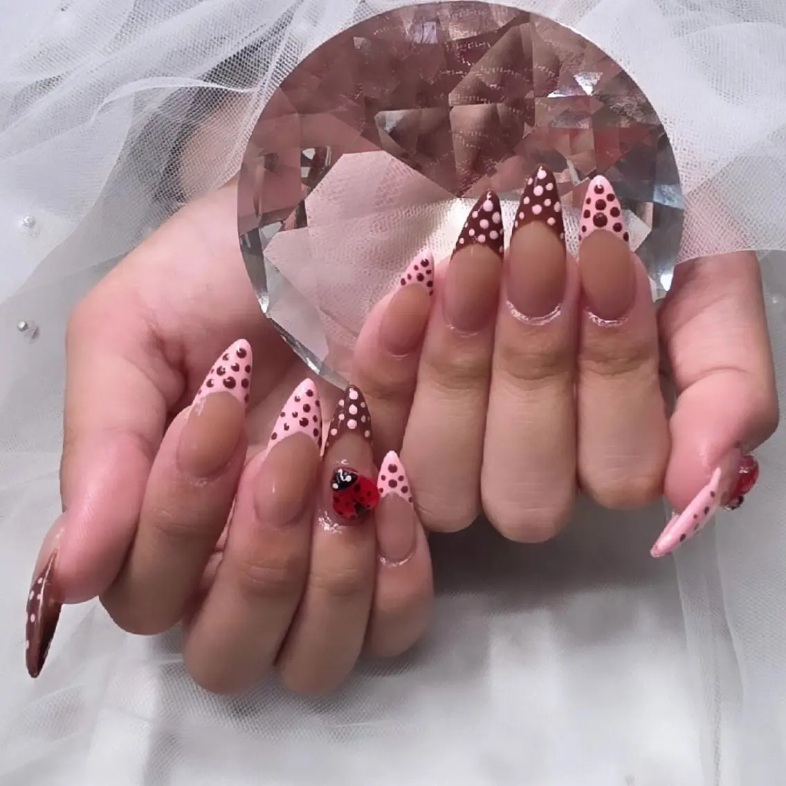 ネイル ドット フレンチネイル nailsalon glow sayaのネイルデザイン