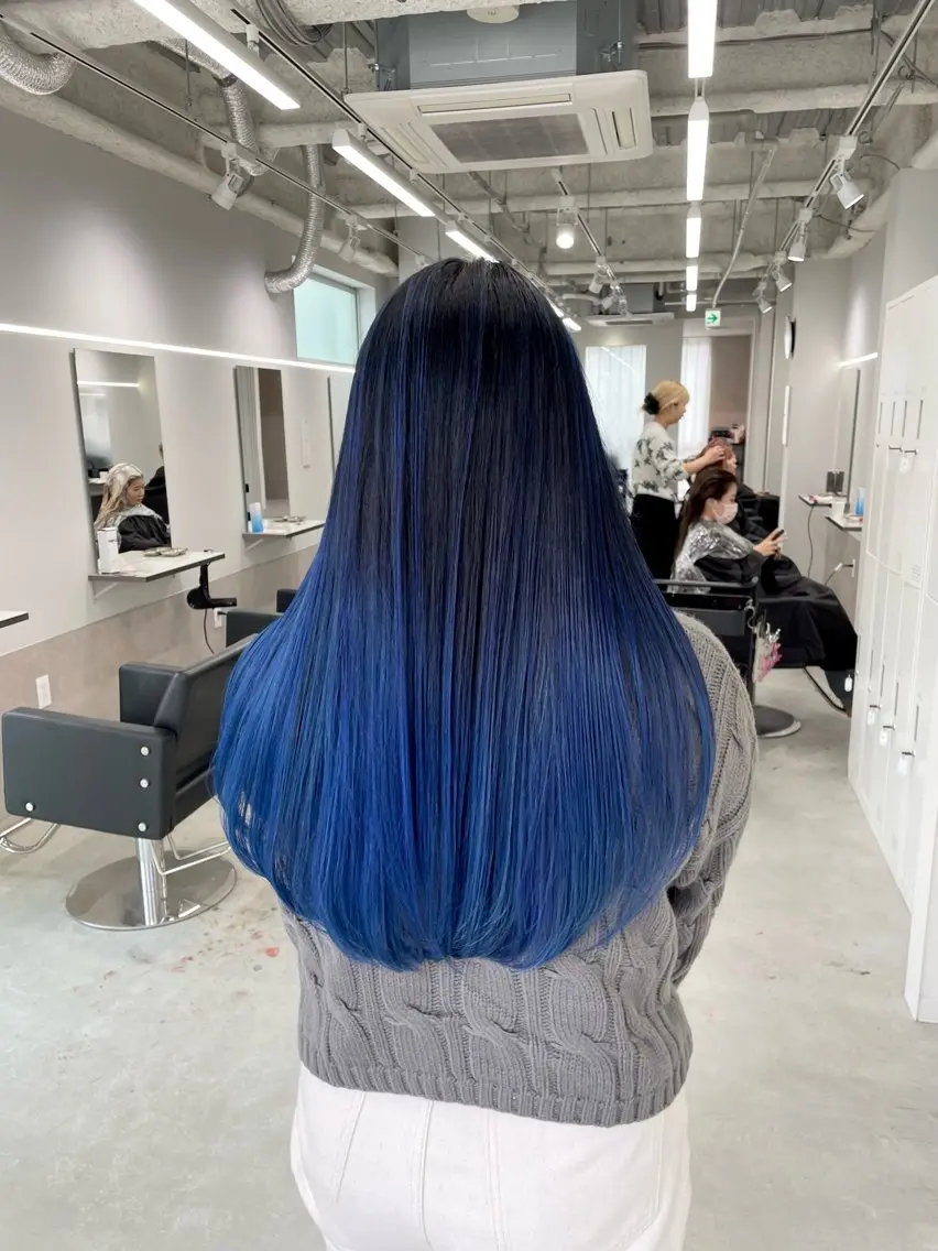 ロング カラー ブルーカラー グラデーションカラー ヘアカラー トリートメント ブリーチ有無Wカラー メンズパーマ大成のヘアスタイル