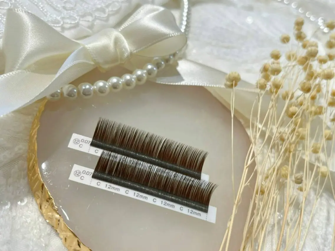 当日予約限定✨ブラウンまつエク🤎フラットラッシュ120本🧸 ※リピーター様+550円の写真
