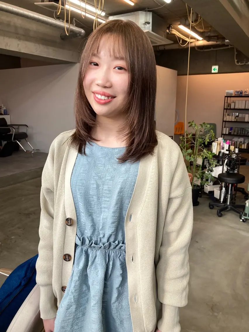 セミロング 透明感カラー レイヤー亀井唯登のヘアスタイル