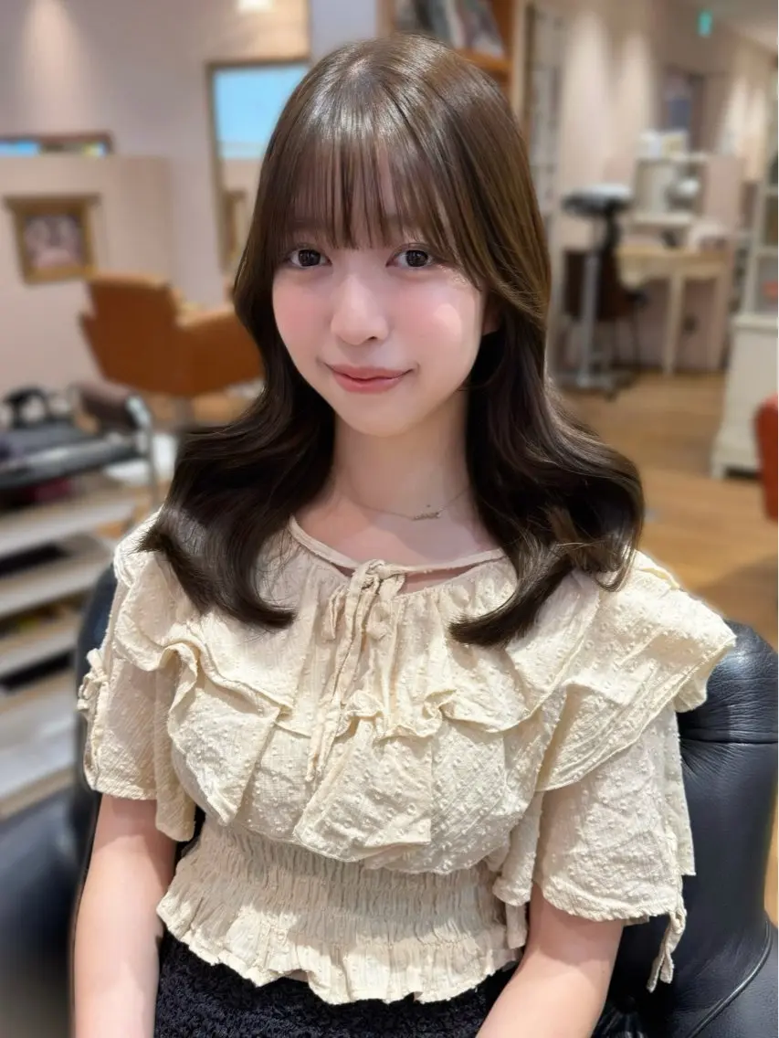 ミディアム カラー ショコラグレージュ 透明感カラー グレージュ くびれヘア 韓国風ヘア haruna🎀 Lita 4Fのヘアスタイル