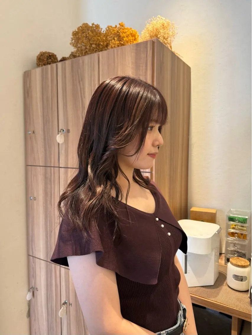 ロング カラー レッドカラー 小宮山 桃加のヘアスタイル
