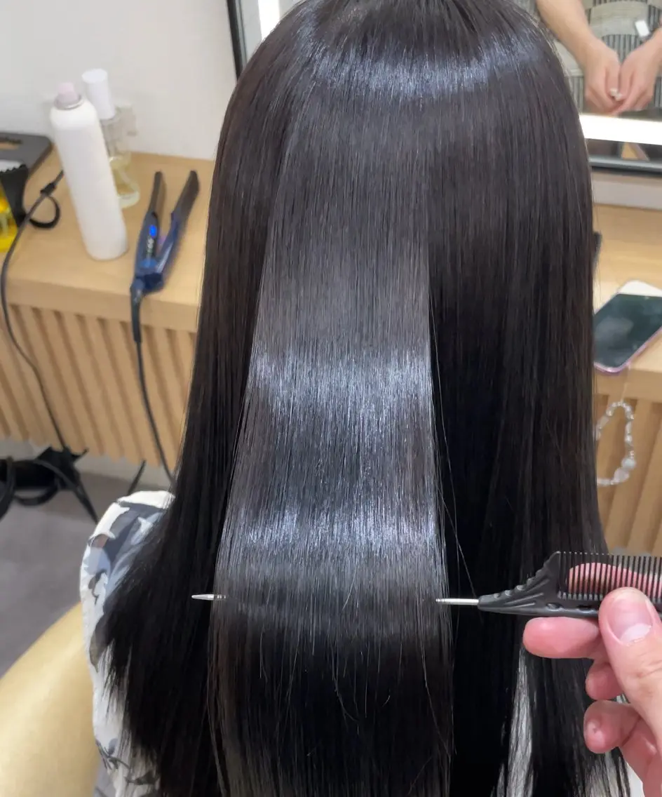 【✨ブリーチ毛でも叶う美髪艶カラー✨】カット+ブリーチ縮毛矯正+透明感カラー+高濃度トリートメント髪質改善の写真