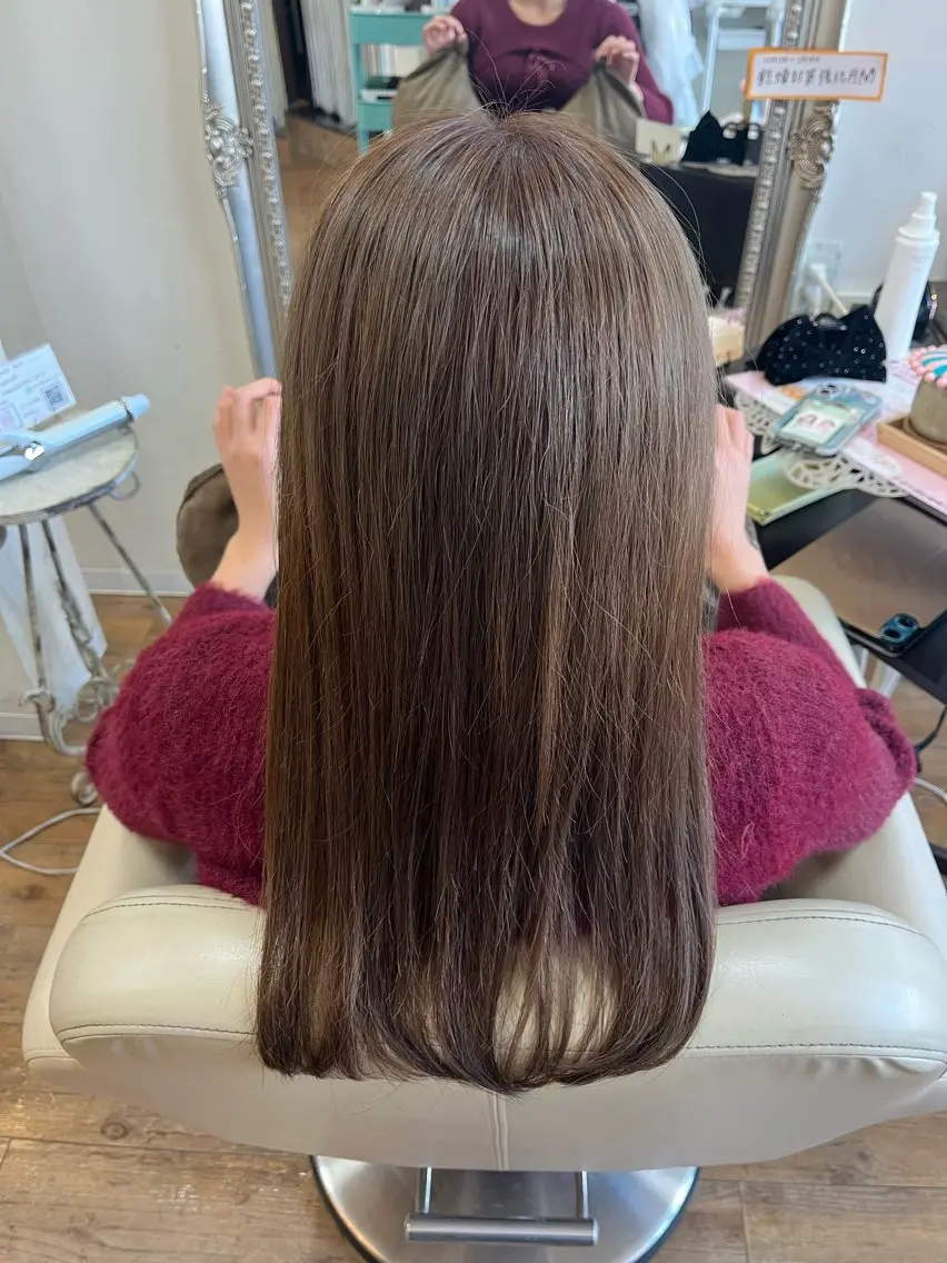 ロング カラー 伊藤 ひなののヘアスタイル