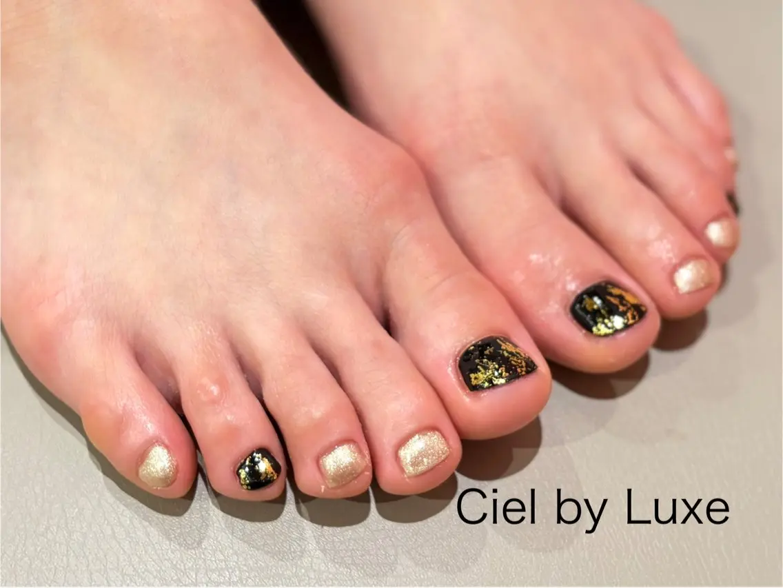 ネイル キラキラネイル ワンカラーネイル フットネイル CielbyLuxe manamiのネイルデザイン