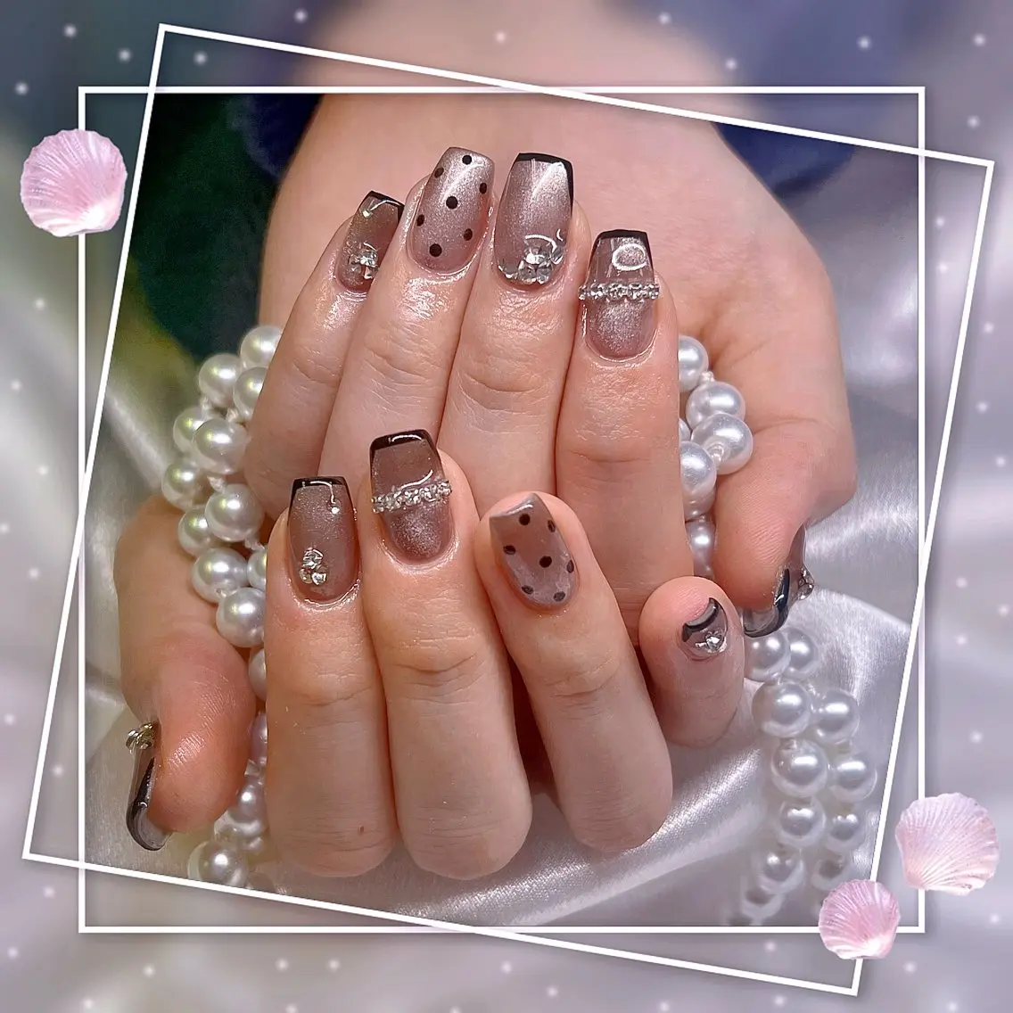 ネイル フレンチネイル グラデーション キラキラネイル 韓国ネイル マグネットネイル ハンドネイル ハンドケア Chill Nailsalonのネイルデザイン