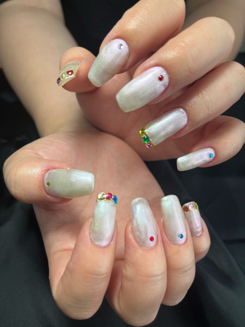 ネイル ジェルネイル キラキラネイル スカルプネイル ホワイト A"nail ネイリストayanaのネイルデザイン