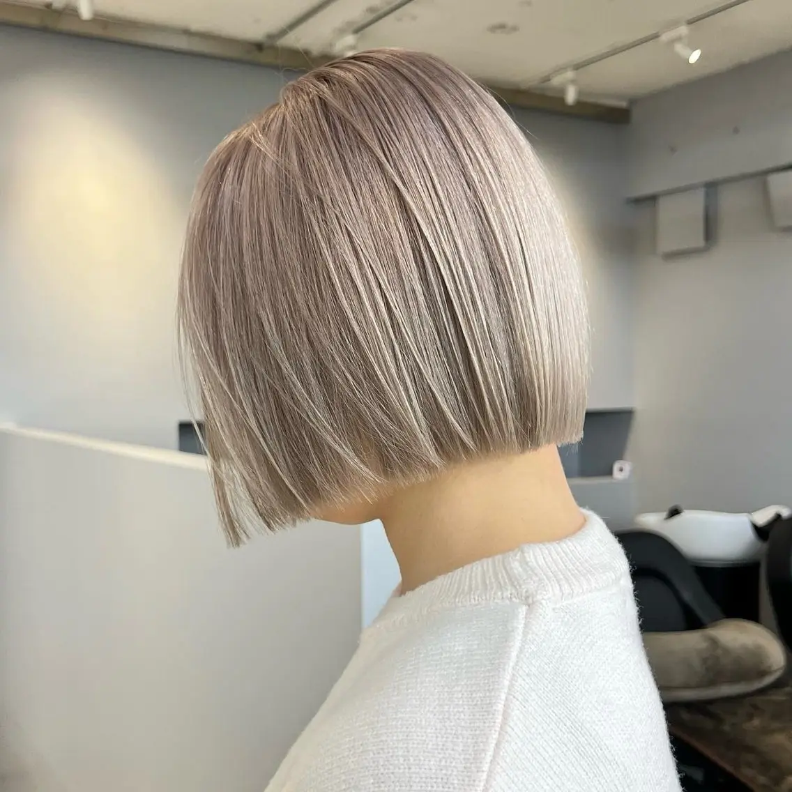 ショート カラー ベージュカラー シルバー シルバーベージュ カット ヘアカラー ムラ修正💎 艶髪ハイトーン💎のヘアスタイル