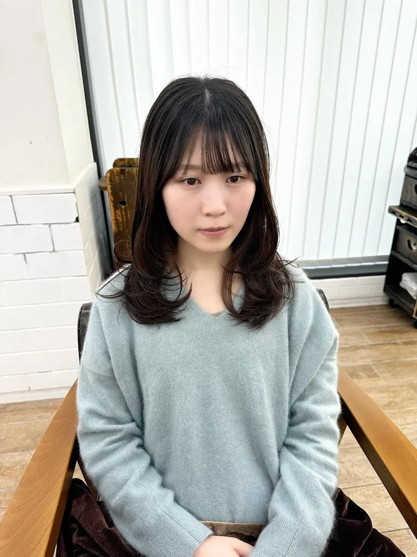 ミディアム カラー パーマ ヘアアレンジ メンズ キッズ カット ヘアカラー レイヤーカット/ 巻ける縮毛矯正のヘアスタイル
