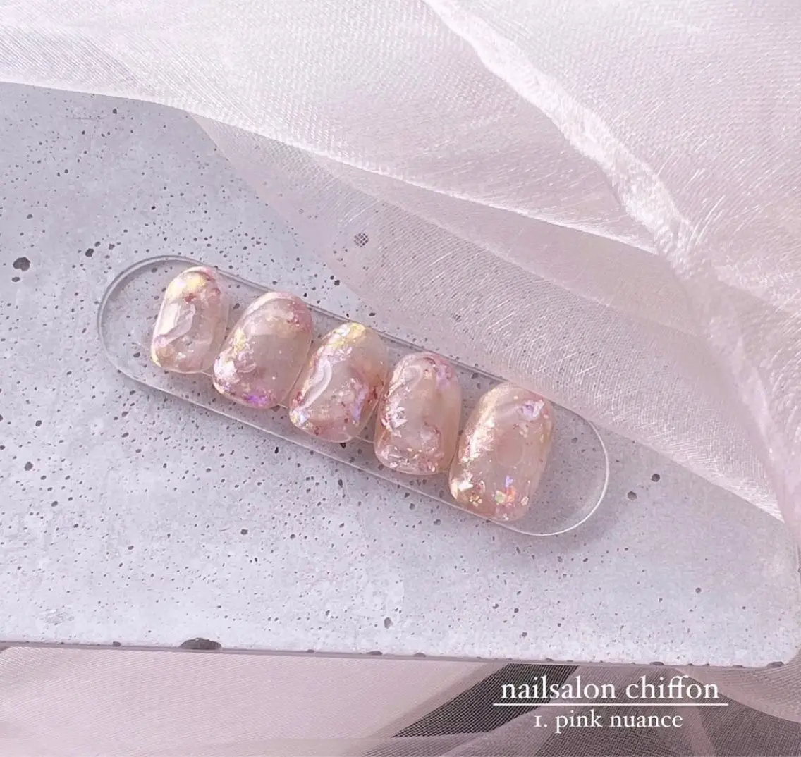 ネイル キラキラネイル ニュアンスネイル ピンク ぷっくりネイル Nail salon Chiffonのネイルデザイン