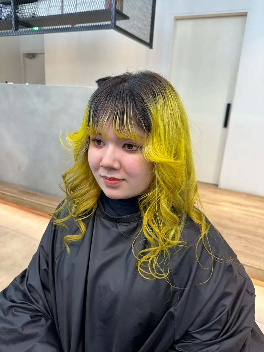 ミディアム カラー ヘアアレンジ デザインカラー ハイトーン特化 pepe🎀のヘアスタイル