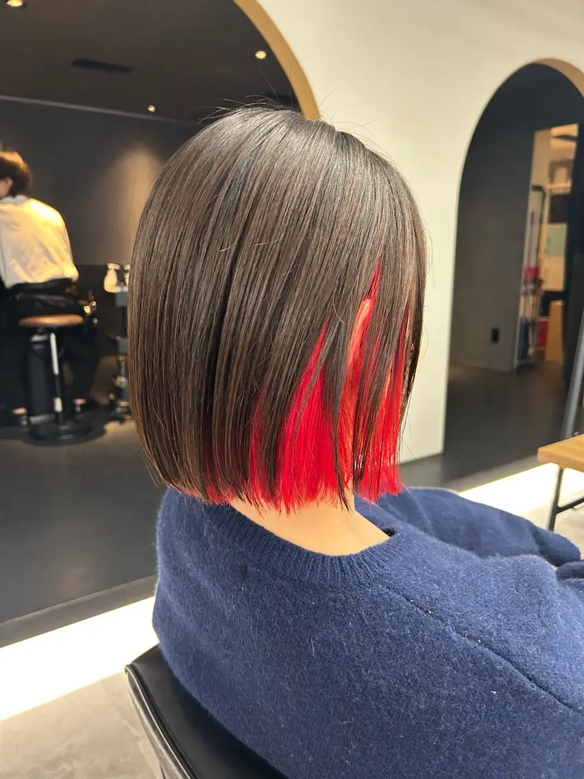ミディアム カラー 切りっぱなしボブ レッドカラー ボブ Emitas.　井上 真奈美のヘアスタイル