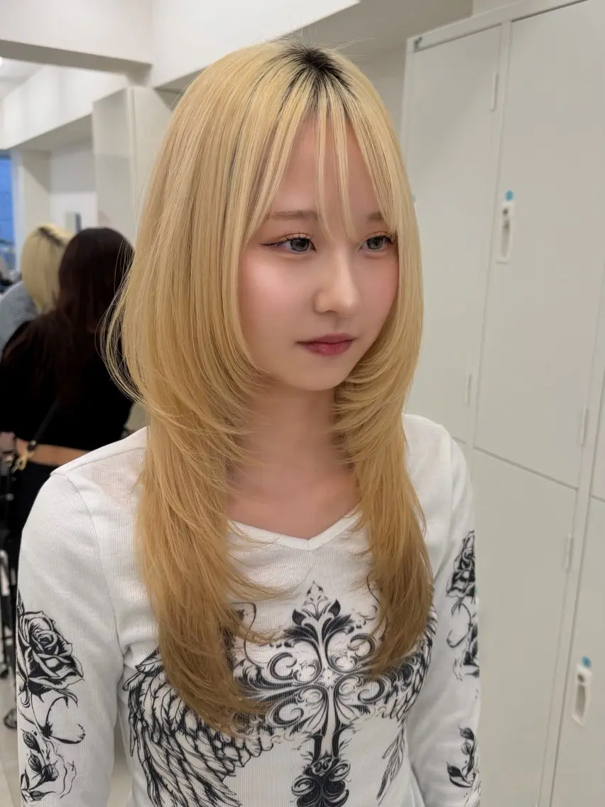 ロング くびれヘア 顔周りカット ハッシュカット ハイレイヤー 髪質改善 リコ ハッシュカット 韓国レイヤーのヘアスタイル