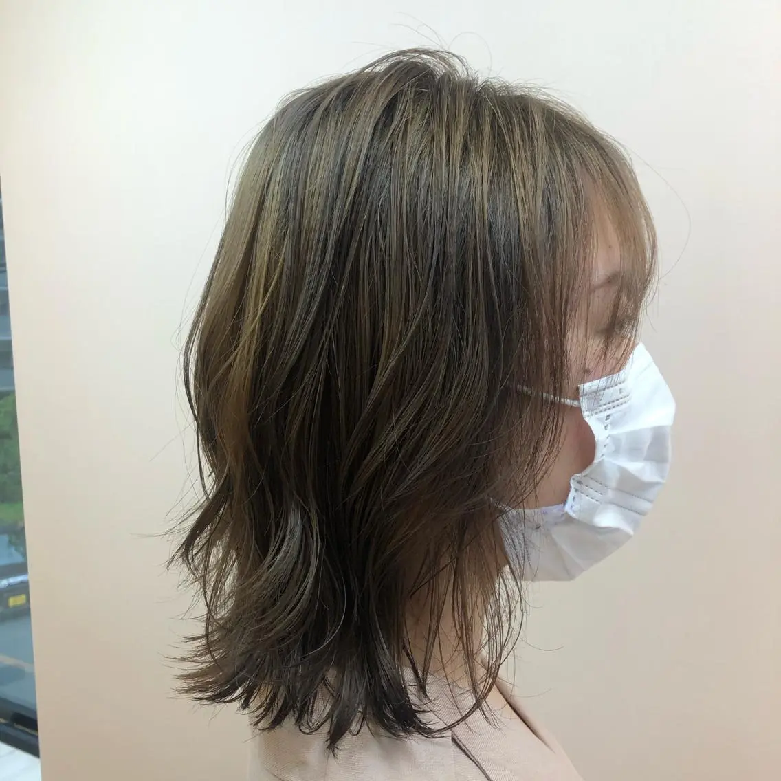 ミディアム カラー ベージュカラー ブリーチ 小顔レイヤー/ ベージュ🤍Rieのヘアスタイル