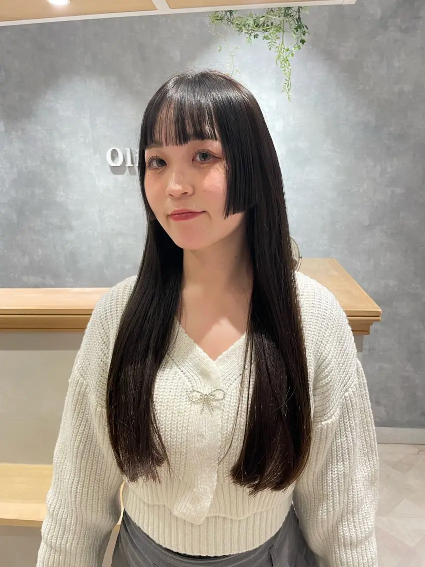 ロング 姫カット 透明感カラー 🩶🩵🩷AIRIのヘアスタイル