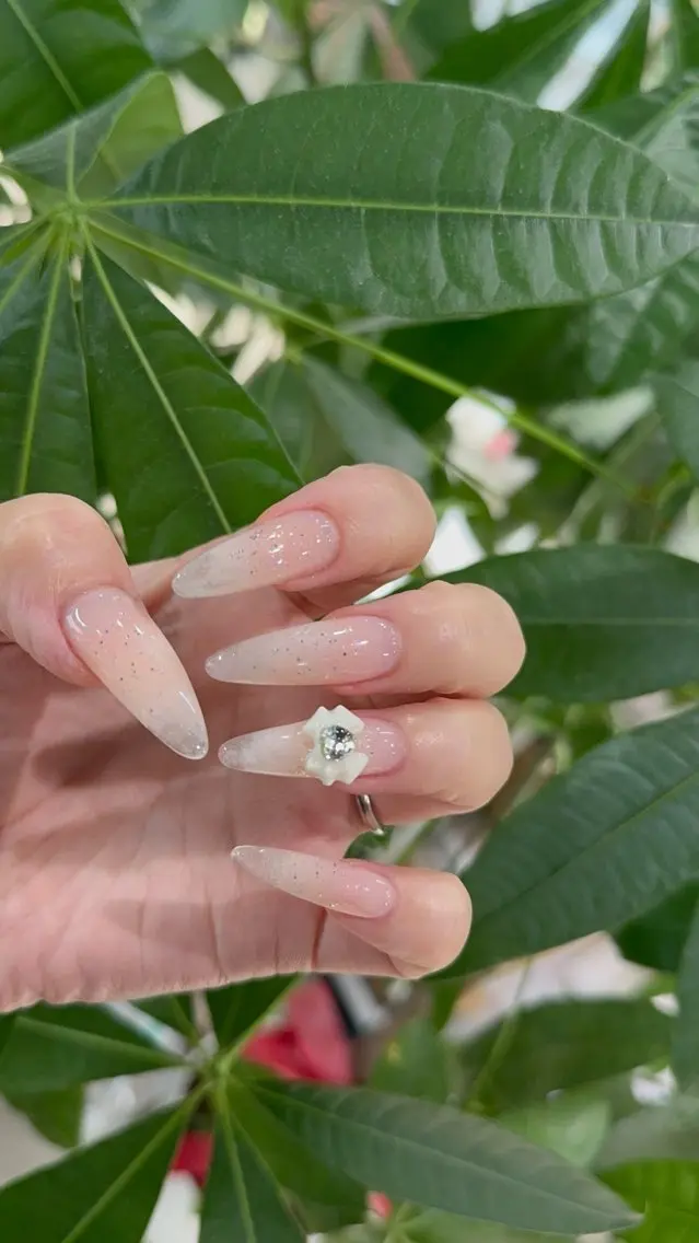 ネイル ハンドネイル I-nailロング /ワンホン/キラキラのネイルデザイン