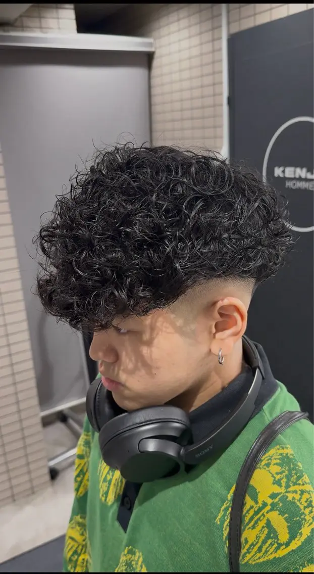 パーマ メンズ フェードカット カット パーマ 大橋 英翔のヘアスタイル