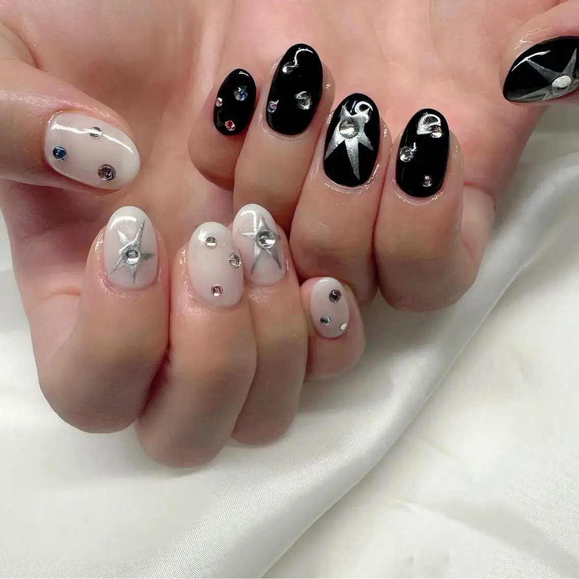 ネイル クリアネイル 氷ネイル・うるうるネイル 韓国ネイル ニュアンスネイル ホワイト 🪞KAPE NAIL 🪞のネイルデザイン