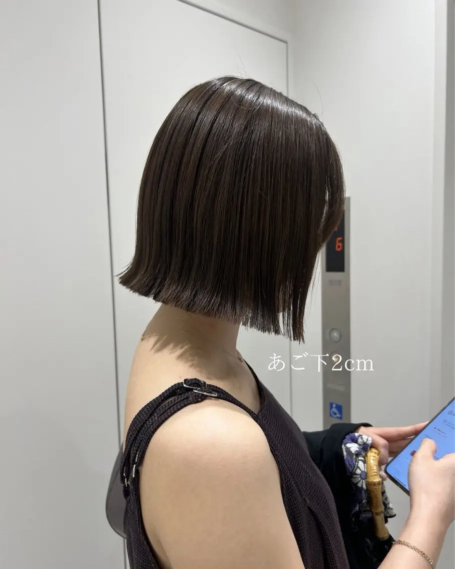 ショート ボブ 外ハネヘア カット SALOWIN栄 三丁目 木戸里実のヘアスタイル