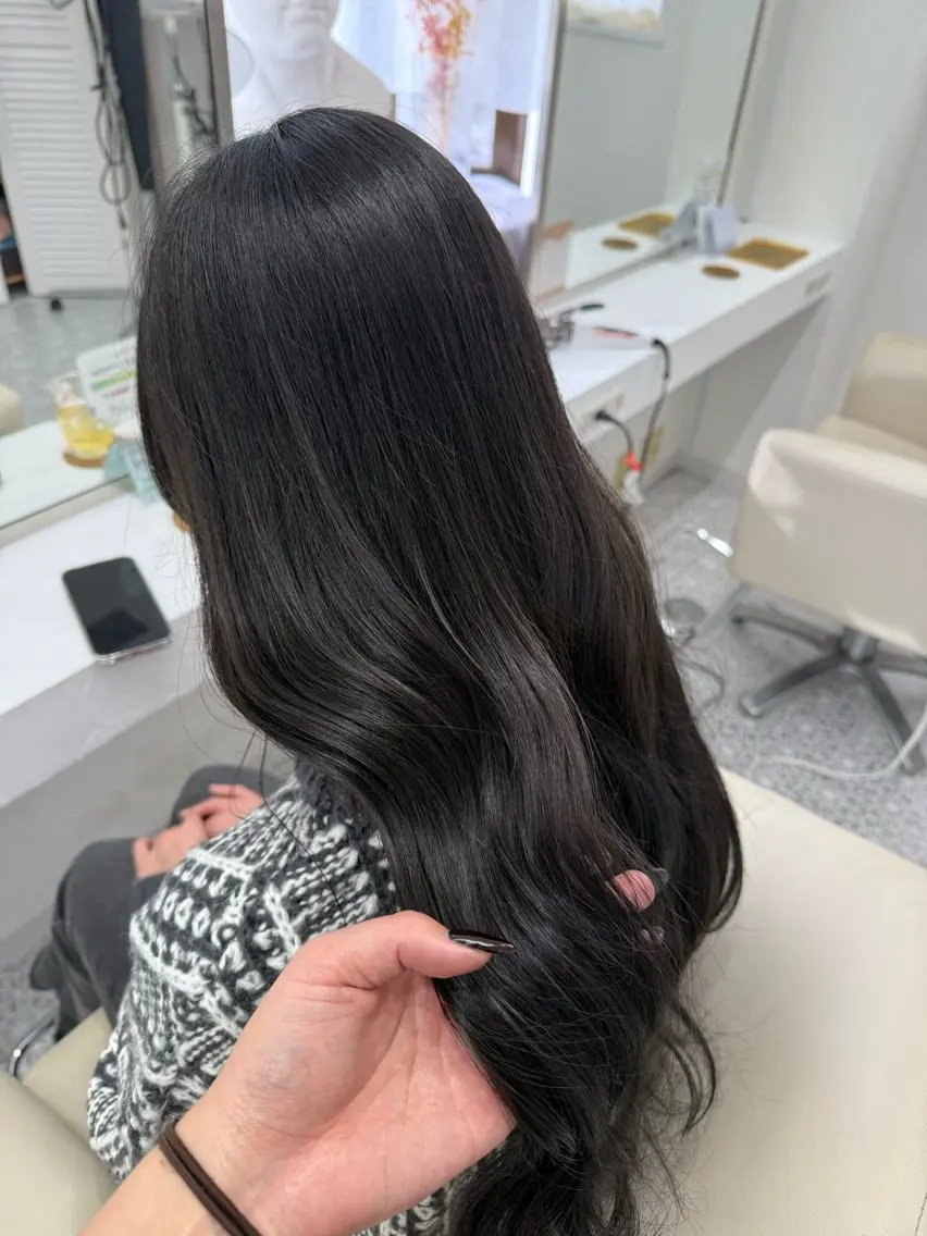 ロング カラー ヘアカラー トリートメント LOMARLIE/ NATUMIのヘアスタイル