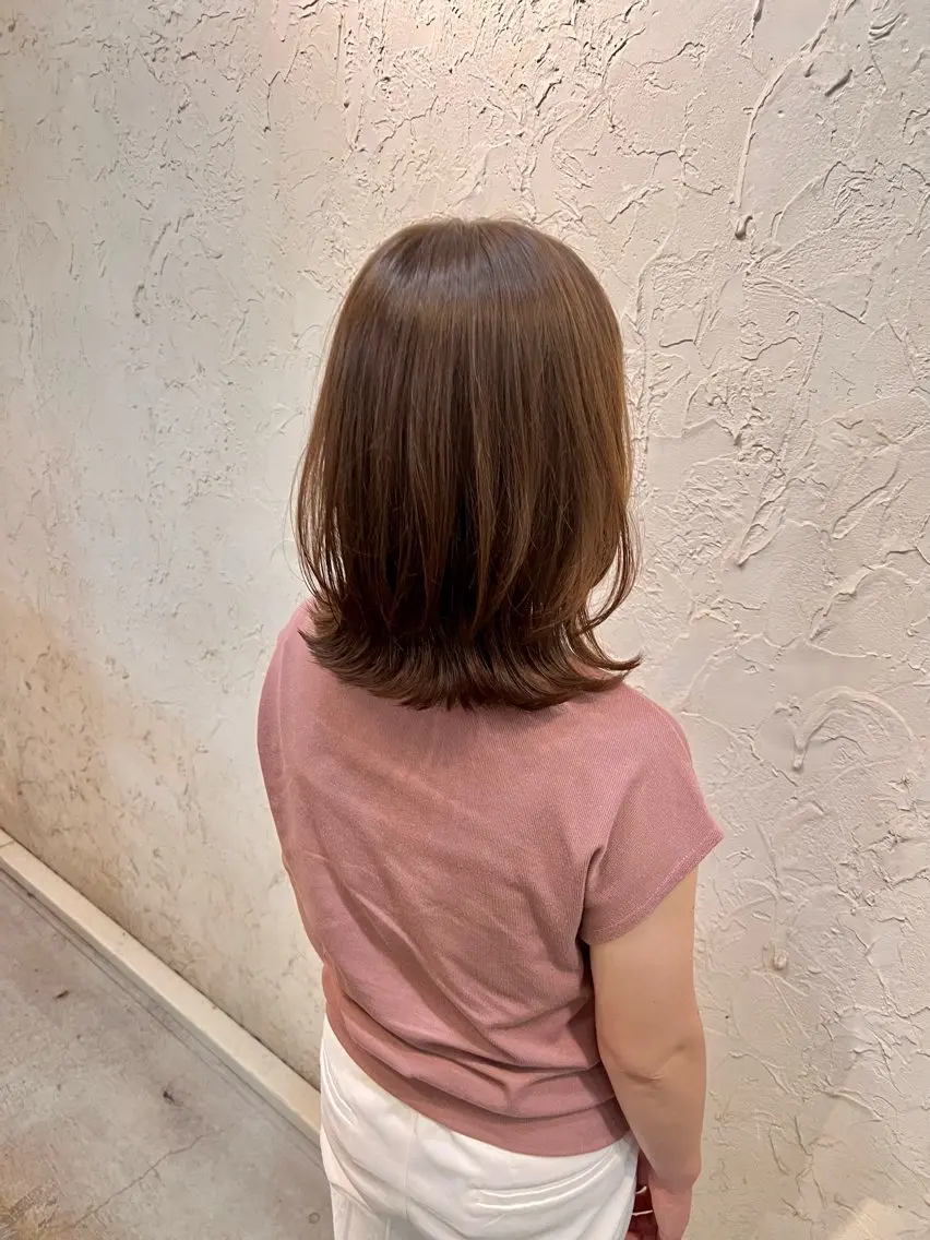 ミディアム レイヤーカット 外ハネヘア カット ヘアカラー トリートメント 💫髪質改善縮毛矯正 💫KITAのヘアスタイル