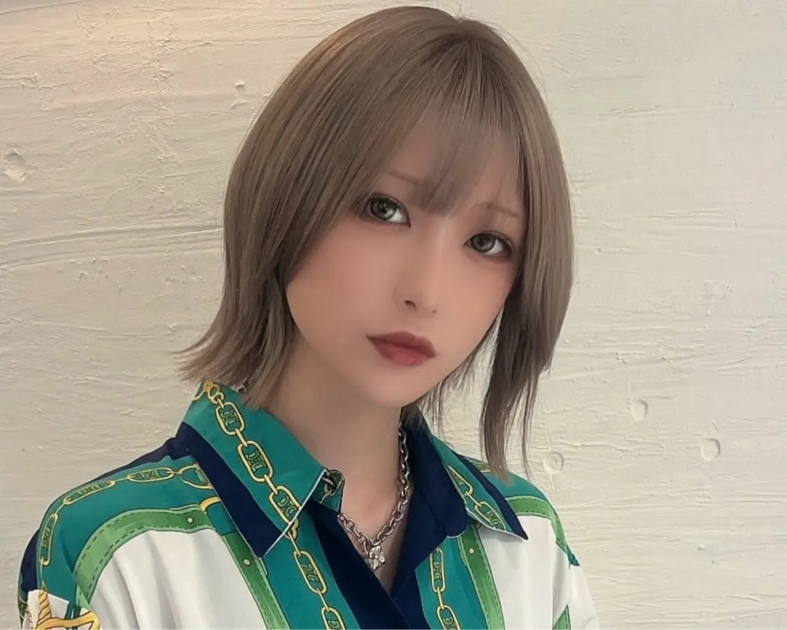 ショート カラー メンズ メンズブリーチ メンズハイトーン ブリーチ デザインカラー ハイトーンカラー 冨永 雄大のヘアスタイル
