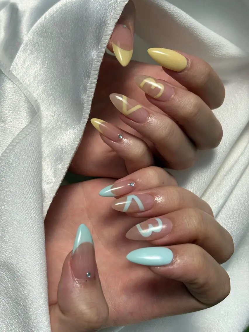ネイル ハンドネイル フットネイル ✴︎ Delightのネイルデザイン