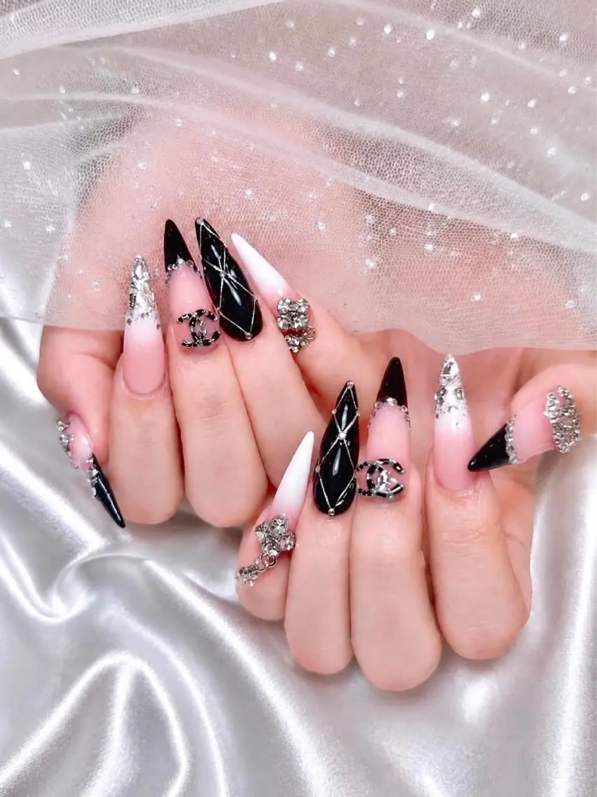 ネイル チークネイル 長さ出し フラッシュネイル ジェルネイル 韓国ネイル ハンドネイル Queen Nail Salonのネイルデザイン