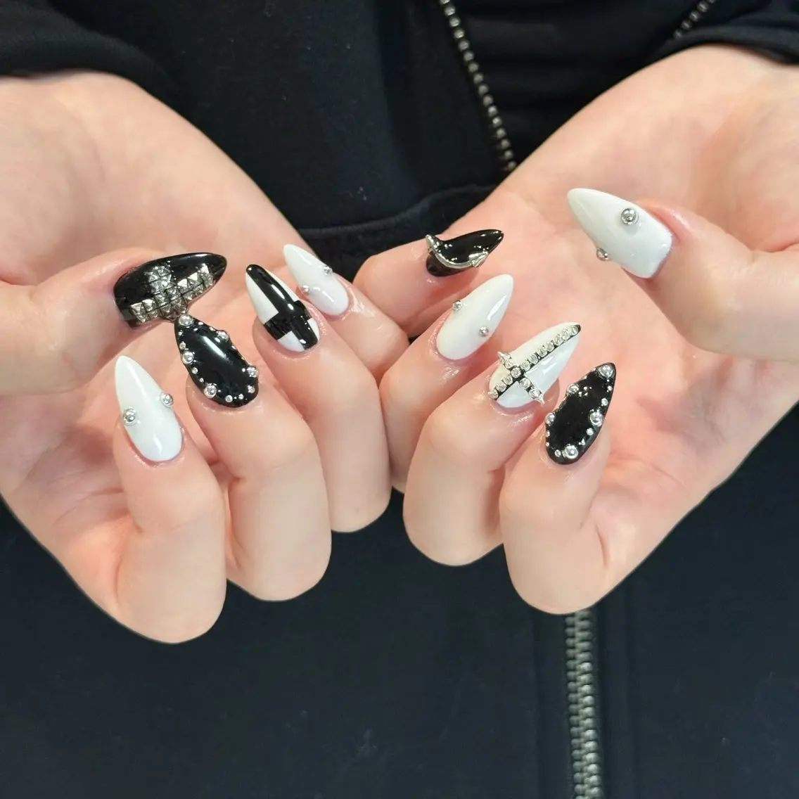 ネイル オーロラネイル ボルドー ブラウン 氷ネイル・うるうるネイル キラキラネイル ハンドネイル Julli NailStudioのネイルデザイン