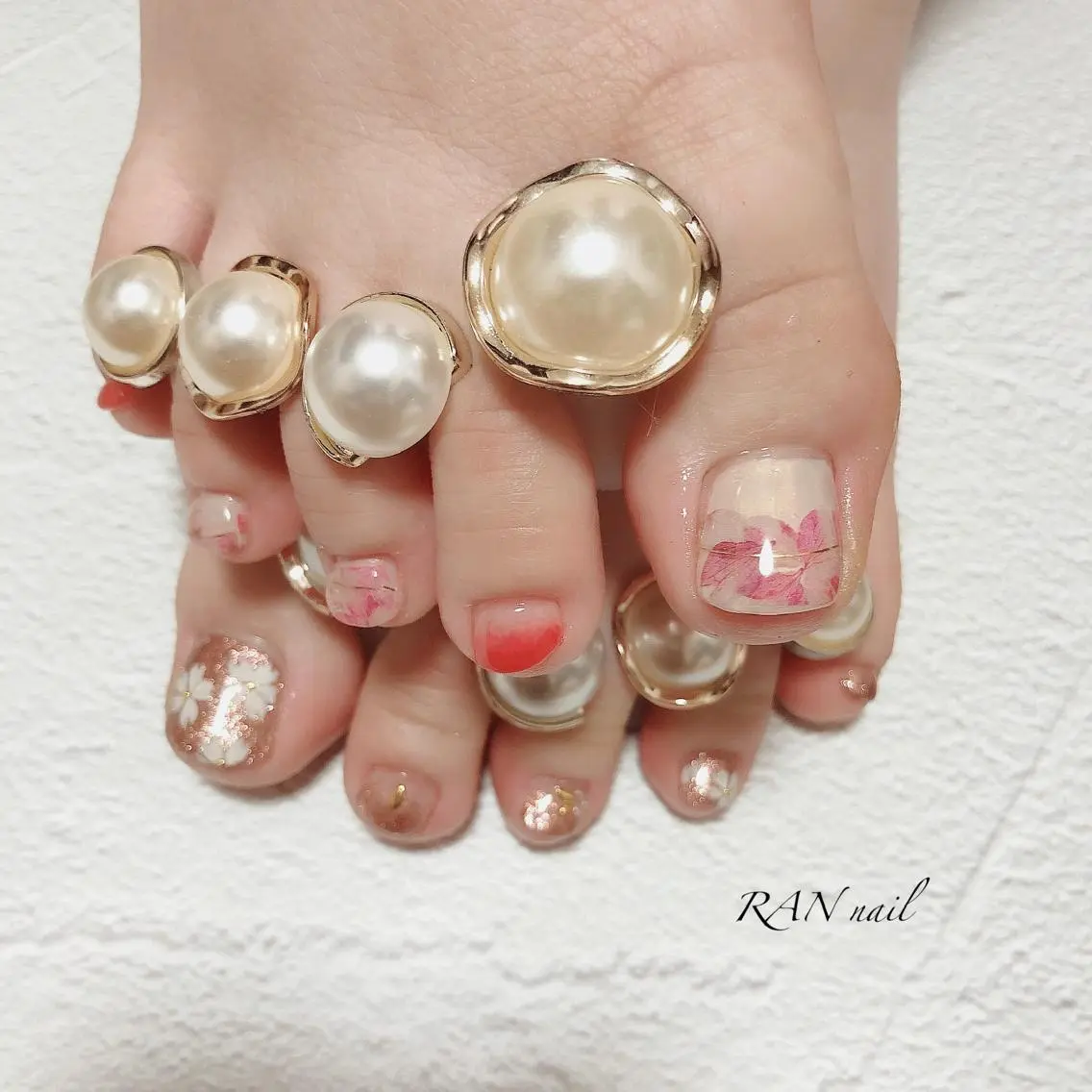 ネイル 桜ネイル フットネイル フレンチネイル キラキラネイル ラメ(グリッター) RAN nailのネイルデザイン