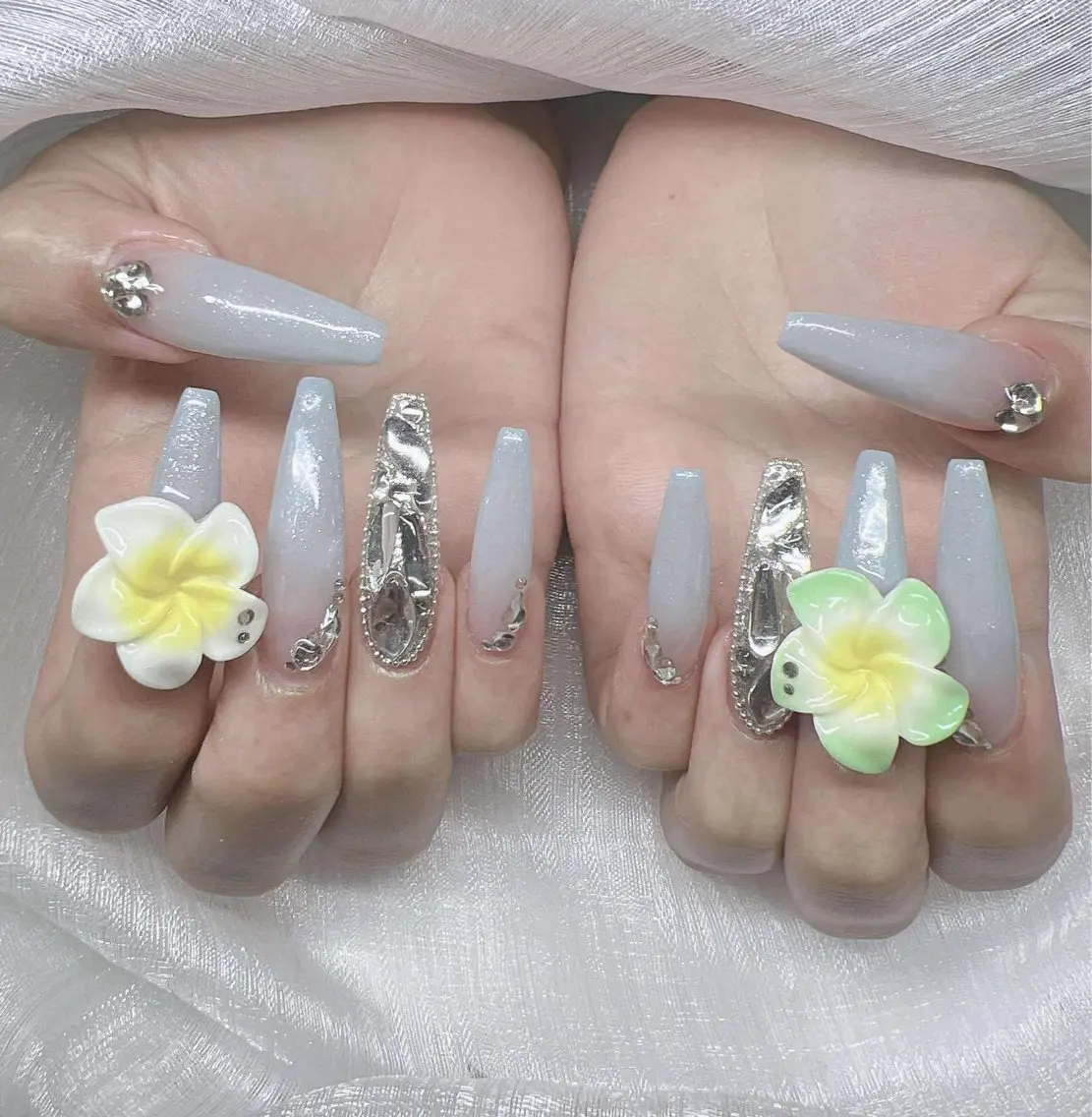 ネイル 長さ出し グラデーション 卒業式 キラキラネイル マグネットネイル ハンドネイル Lee Nailsのネイルデザイン