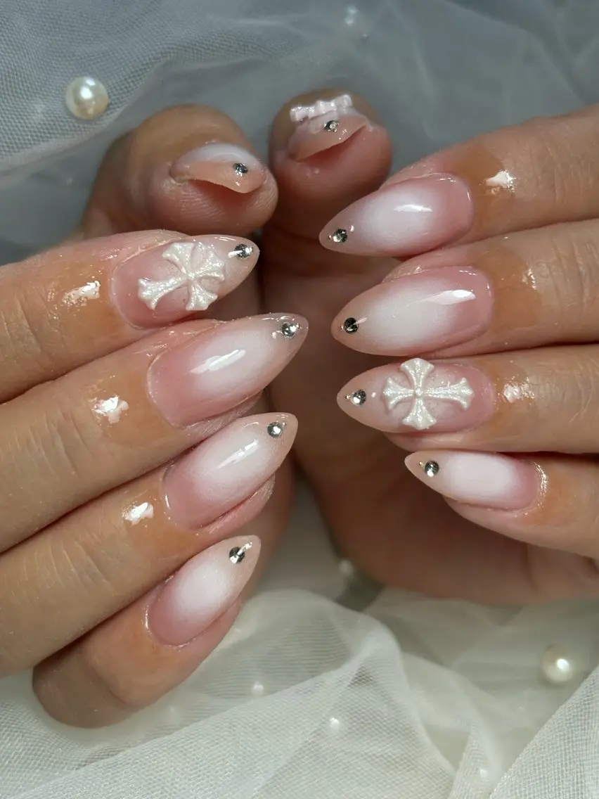 ネイル ハンドネイル フットネイル ✴︎ Delightのネイルデザイン