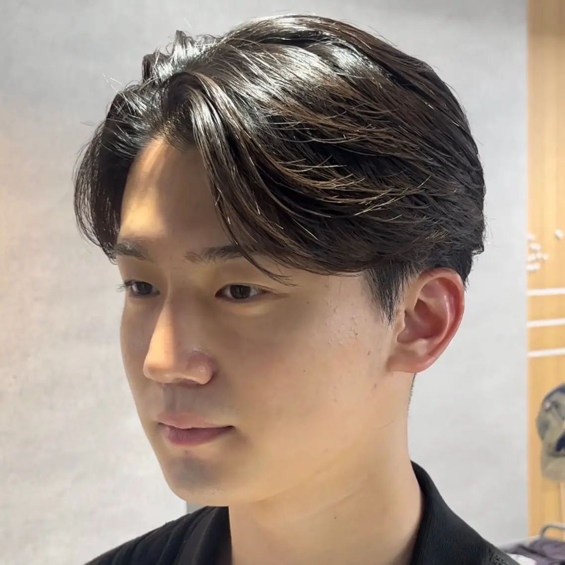 ショート カラー パーマ メンズ ニュアンスパーマ カット パーマ センターパート マスターかずまのヘアスタイル