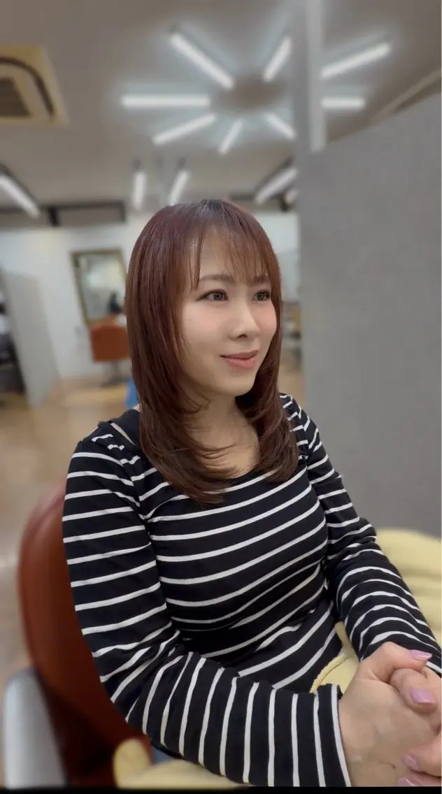 セミロング 顔まわりレイヤー レイヤーカット 柏 康孝のヘアスタイル