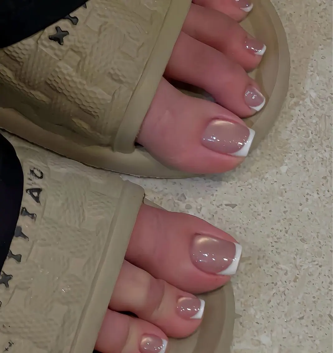 ネイル フットネイル 氷ネイル・うるうるネイル マットネイル ニュアンスネイル リボン フットネイル Akina Nailのネイルデザイン