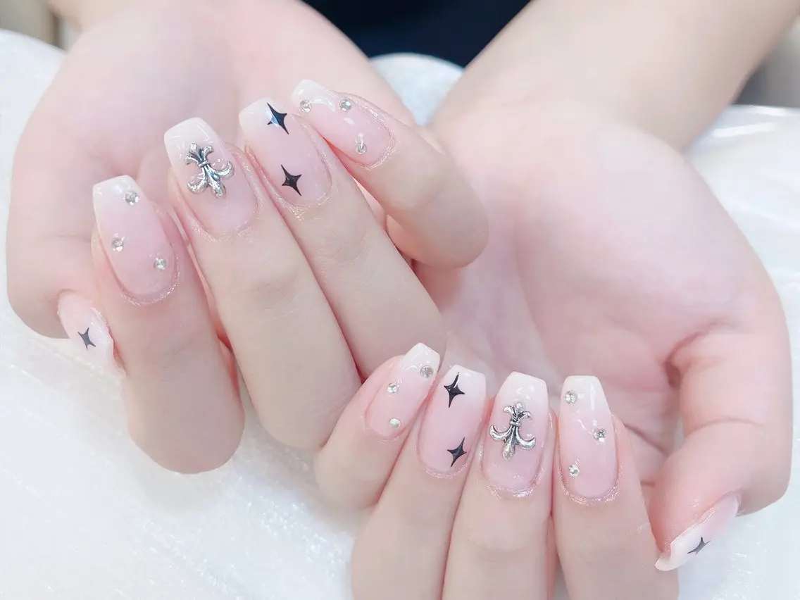 ネイル チークネイル 成人式 フレンチネイル グラデーション 氷ネイル・うるうるネイル ハンドネイル DUO MI nail salonのネイルデザイン