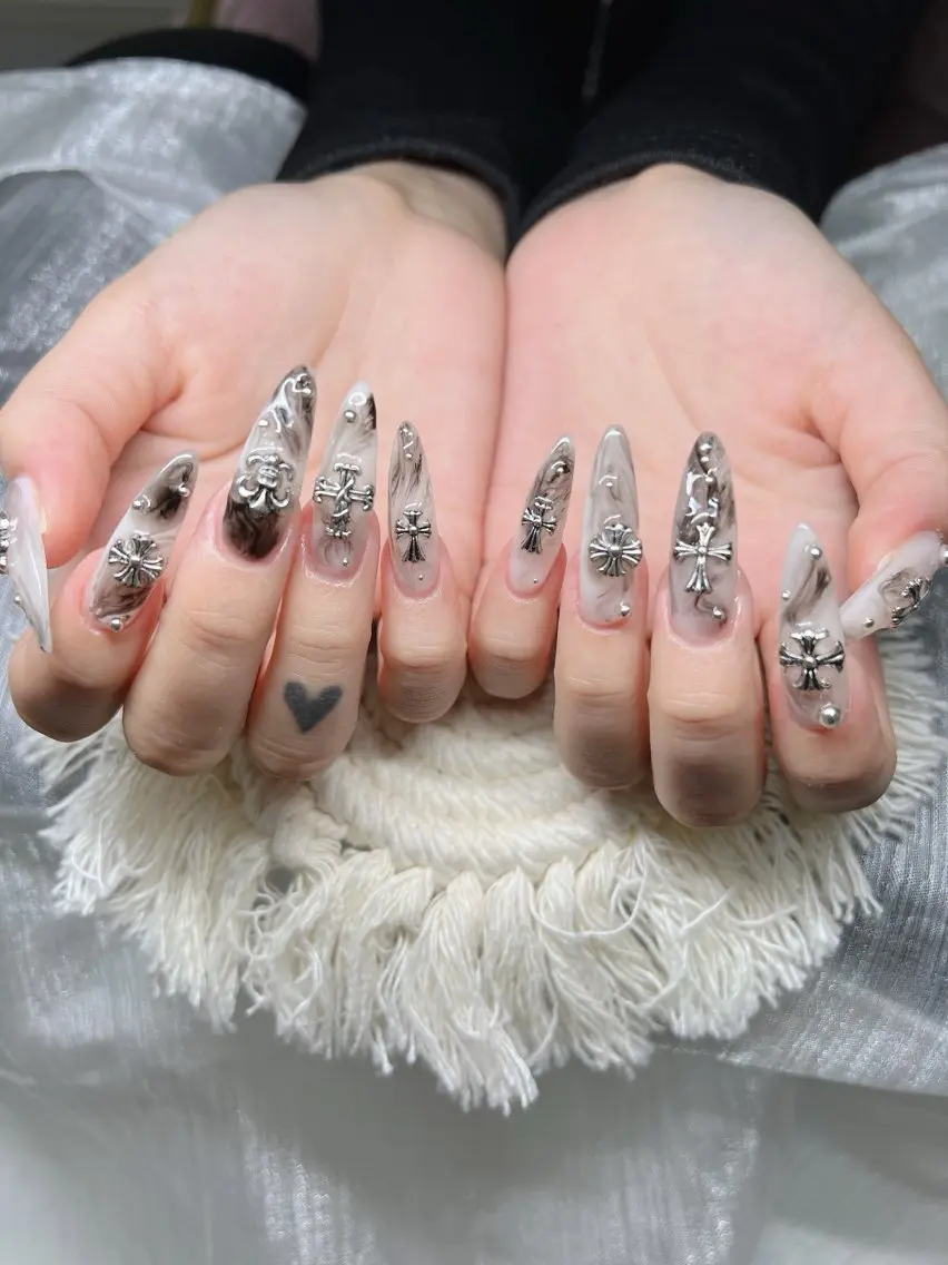 ネイル オーロラネイル チークネイル 長さ出し フットネイル フレンチネイル ハンドネイル Lee Nailsのネイルデザイン
